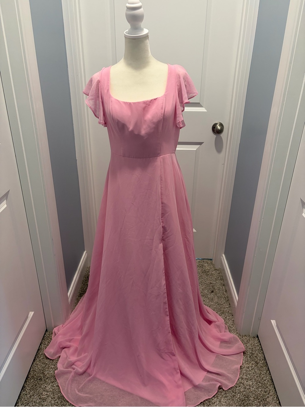 Elegant Pink Chiffon Dress - Classic Feminine Silhouette